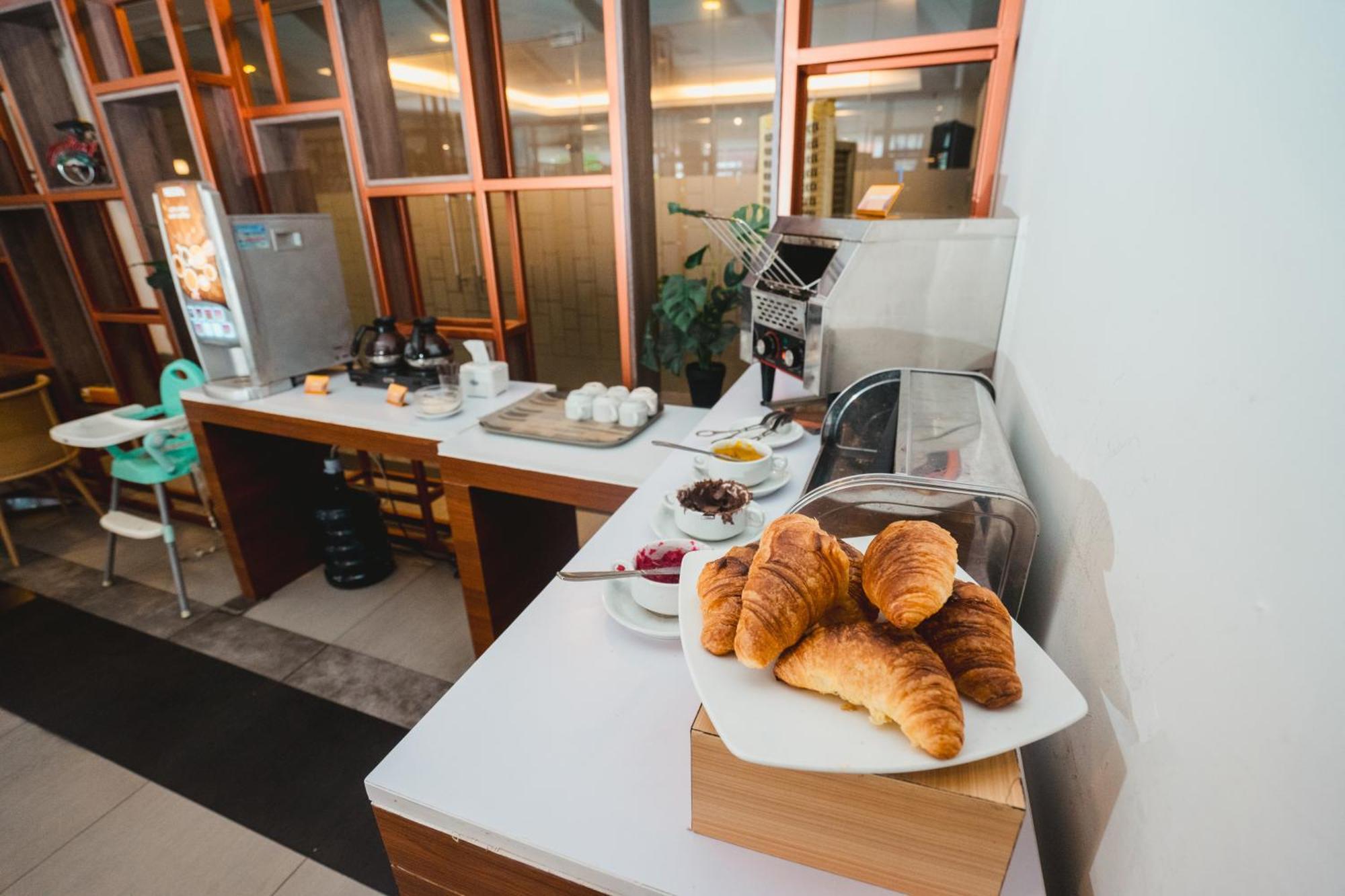 Carani Hotel Yogyakarta Ngoại thất bức ảnh